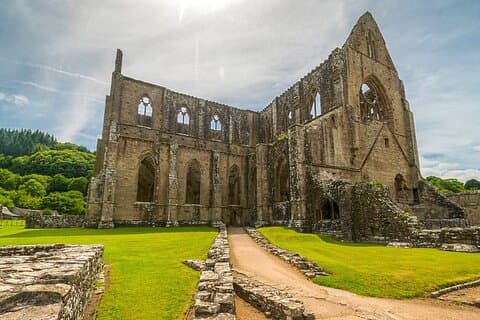 Cardiff: Wye Valley Adventure, Romans and Ruins Day Tour