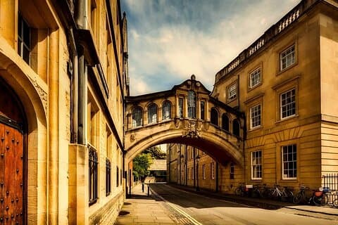 Oxford Mystery Quest: Exploration Game and Tour