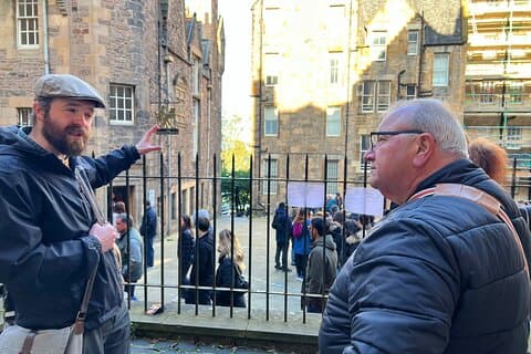 Edinburgh Royal Mile and Old Town Small Group Walking Tour