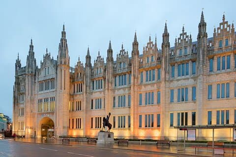 Explore Aberdeen City with private transport