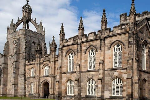 Aberdeen Private Walking Tour with a Local
