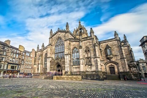 Edinburgh Private Walking Tour with a Local