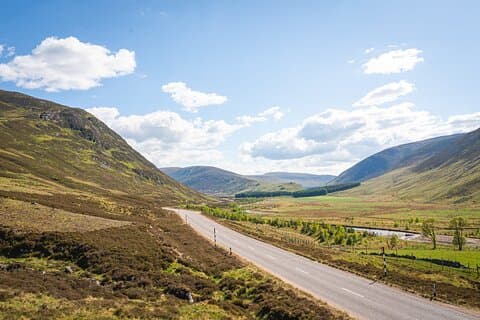 Into the Wild Scottish Highlands Walking Tour from Inverness