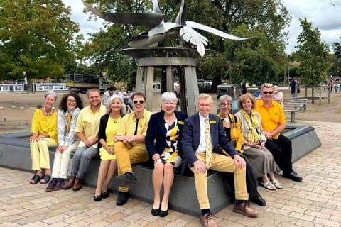 Discover Stratford in 60 minutes (with Stratford Town Walk)