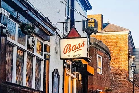 Liverpool Historic Pub Walk: Local Stories & Small Groups