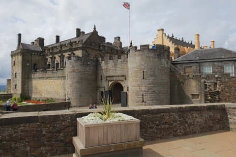 Stirling Castle Wallace Monument and Linlithgow Palace Tour