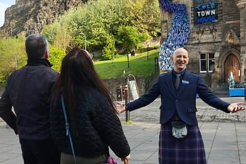 Private Edinburgh Walking Experience with STGA Blue Badge Guide