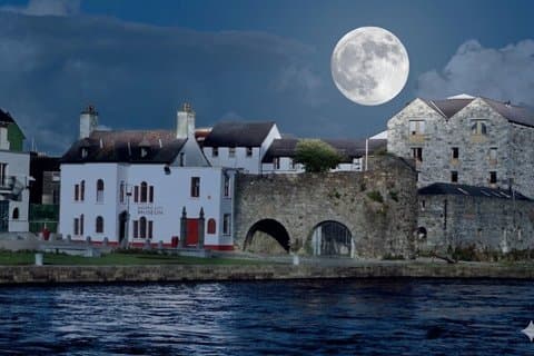 Galway After Dark Tour: Ghosts, Legends, and the Blood Red Ale