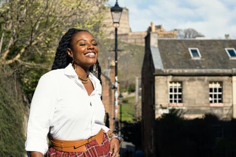 Edinburgh Photoshoot for Couples, Families & Solo Travellers