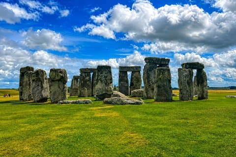 London: Cotswolds, Bath, and Stonehenge Small-Group Day Trip
