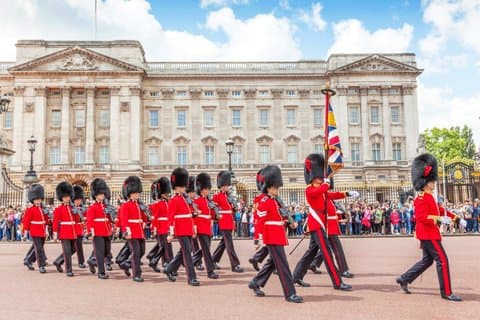 Buckingham Palace and Changing of the Guard Walking Tour