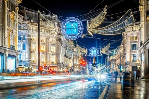 London Christmas Lights Tour by Bus with Return Thames Boat Trip